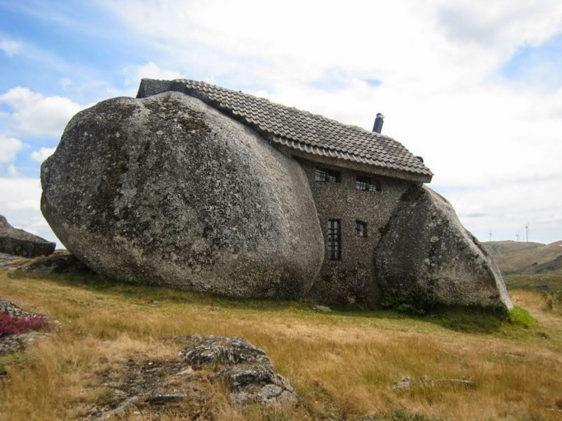 Rumah Unik Stone House